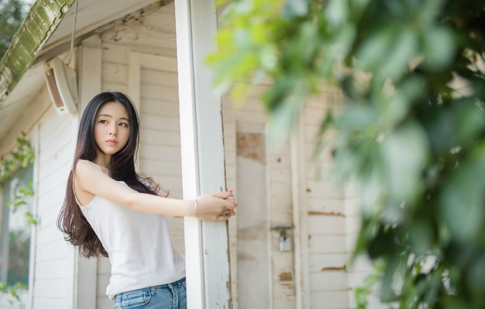 “此非我一人之功，若非子乔兄鼎力相助，孟达为内应，加上刘璋的配合，这天府之国，也不会如此轻易落入我等手掌之中。”法正微笑着摇了摇头，跟在贾诩身边多年，那份内敛以及自保之道倒是学了不少，这个时候，绝对不能锋芒太露。